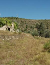 Ex coltivi e antica casa diroccata