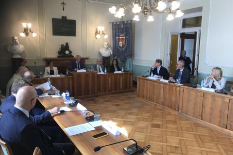 Foto sala consiglio per firmare il Protocollo d’intesa per l’utilizzo dei locali Foto sala consiglio per firmare il Protocollo d’intesa per l’utilizzo dei locali