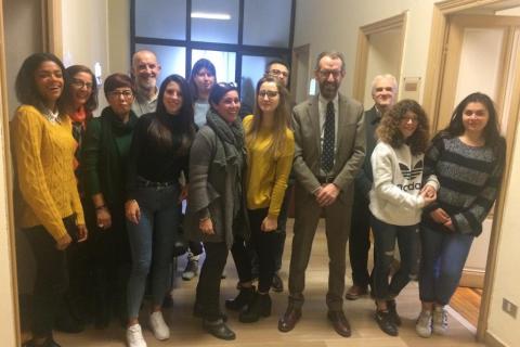 Gli studenti negli uffici della Provincia Gli studenti negli uffici della Provincia