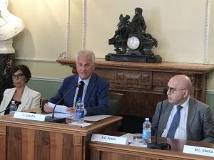 Dettaglio Foto sala consiglio per firmare il Protocollo d’intesa per l’utilizzo dei locali Dettaglio Foto sala consiglio per firmare il Protocollo d’intesa per l’utilizzo dei locali